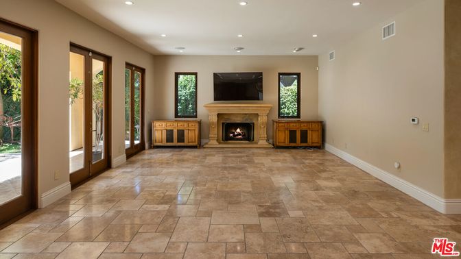 Fireplace, Interior, Recessed Lighting
