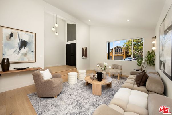 Interior, Living room, Pendant Lights, Recessed Lighting, Wood Texture Flooring