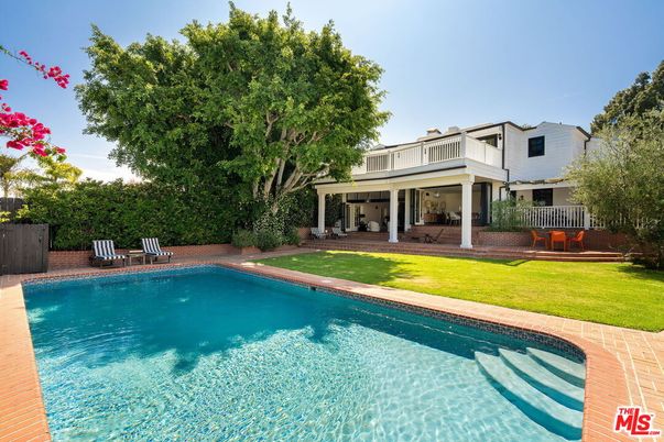 Exterior, Pool