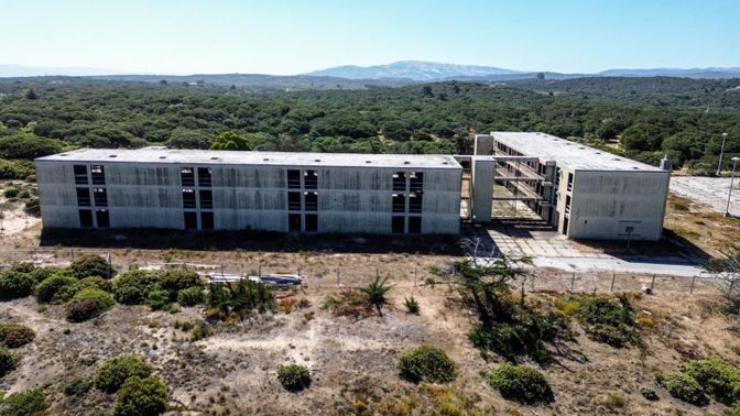 Exterior, Drone