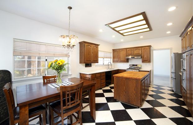 Chandelier, Dining room, Interior, Kitchen, Pendant Lights, Recessed Lighting, Stainless Steel Appliances