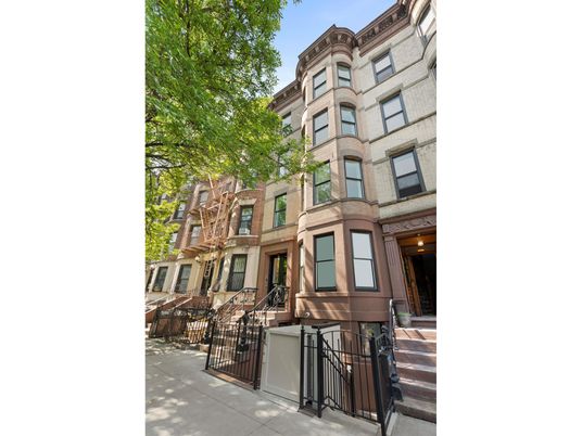 Exterior, Facade, Brownstone
