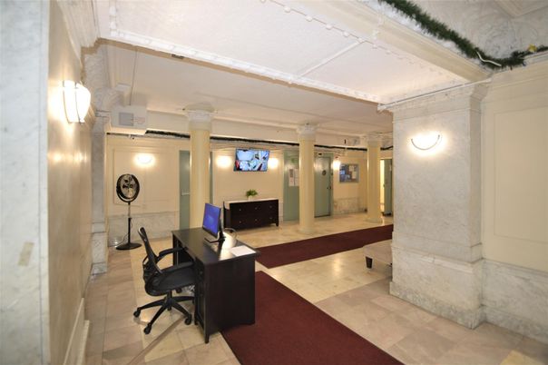 Home Office, Interior