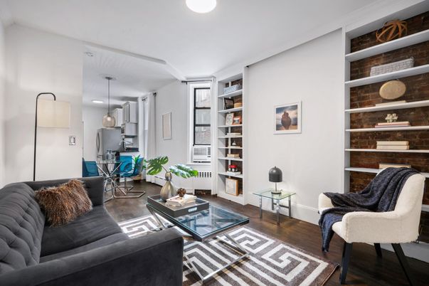 Interior, Kitchen, Living room, Pendant Lights, Recessed Lighting, Wood Texture Flooring