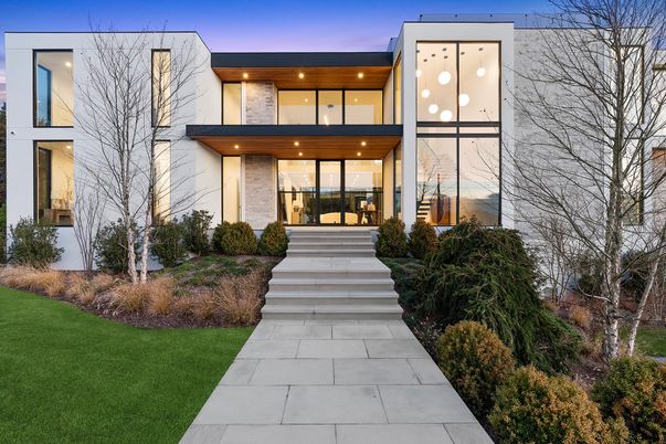 Exterior, Facade, Modern