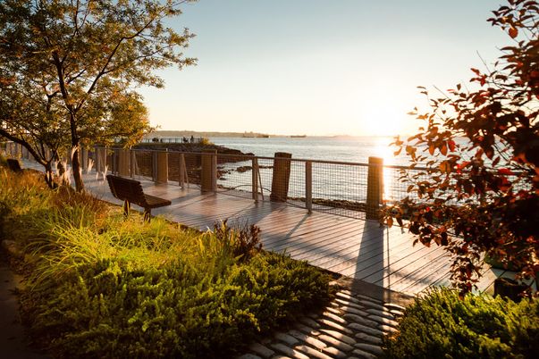 Exterior, Lake