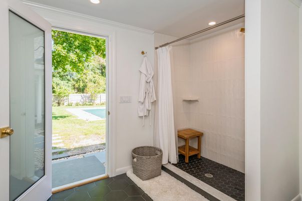 Bathroom, Interior, Recessed Lighting