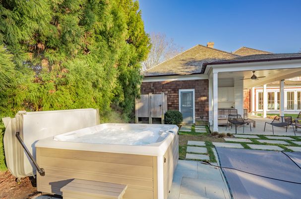 Exterior, Hot Tub