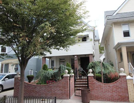 Exterior, Facade, Brick Facade, Rowhouse