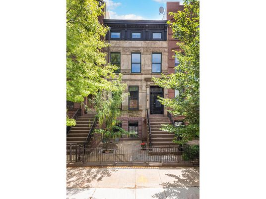 Exterior, Facade, Brownstone