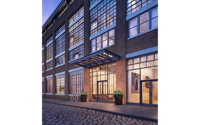 Exterior, Facade, Brick Facade, Highrise