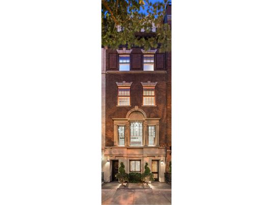 Exterior, Facade, Brick Facade, Rowhouse
