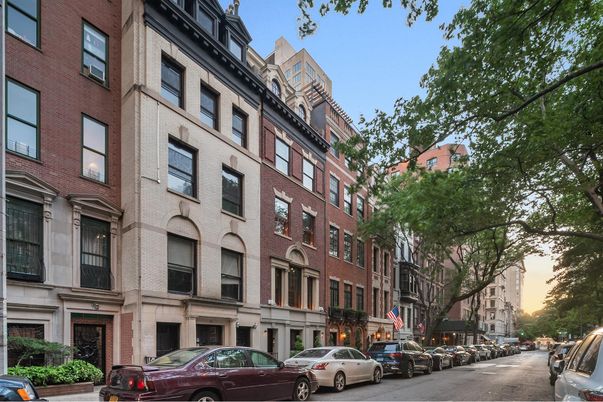 Exterior, Facade, Brick Facade, Rowhouse