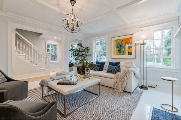Chandelier, Interior, Living room