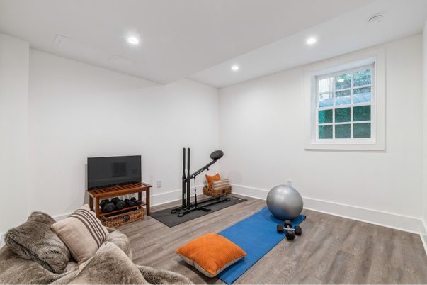 Fitness Equipment, Interior, Recessed Lighting, Wood Texture Flooring