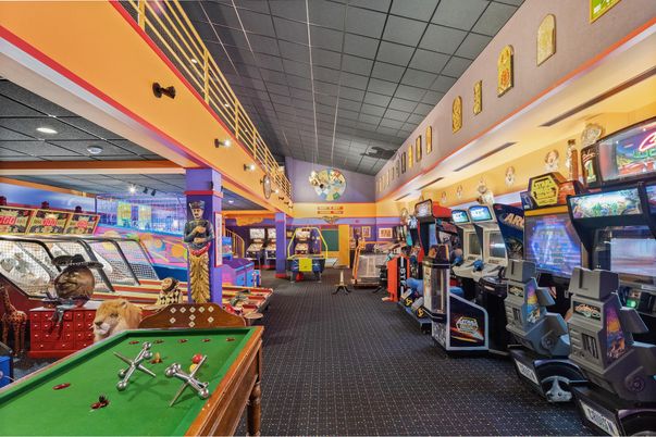Game Room, Interior, Recessed Lighting