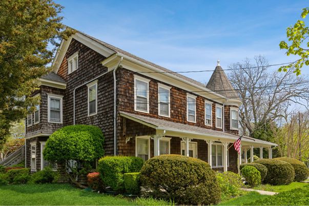 Exterior, Facade, Queen Anne Victorian