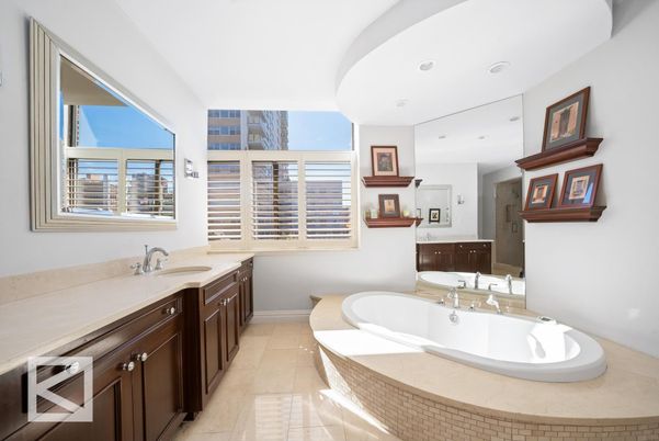 Bathroom, Dual Sink Vanities, Interior, Recessed Lighting