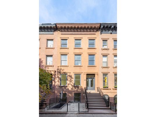 Exterior, Facade, Brownstone