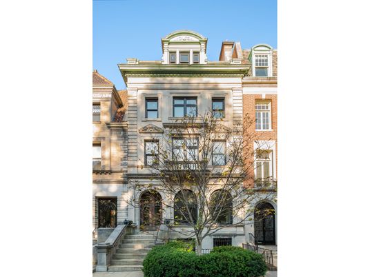 Exterior, Facade, Rowhouse