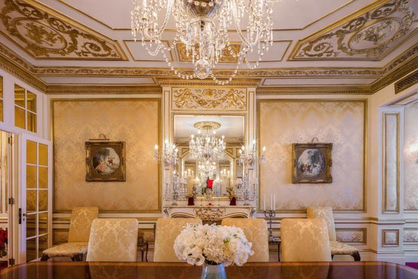 Chandelier, Interior