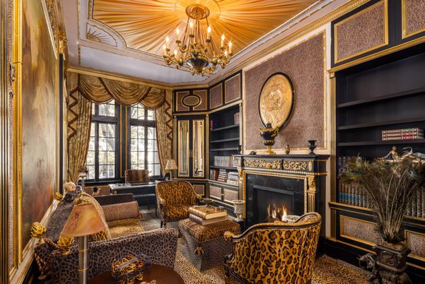 Chandelier, Fireplace, Interior, Living room