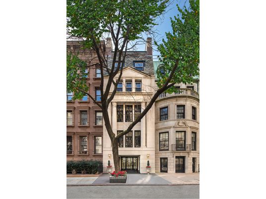 Exterior, Facade, Brownstone