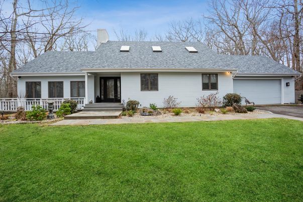 Attached, Exterior, Facade, Ranch