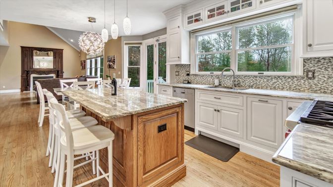 Chandelier, Dining room, Interior, Kitchen, Pendant Lights, Wood Texture Flooring