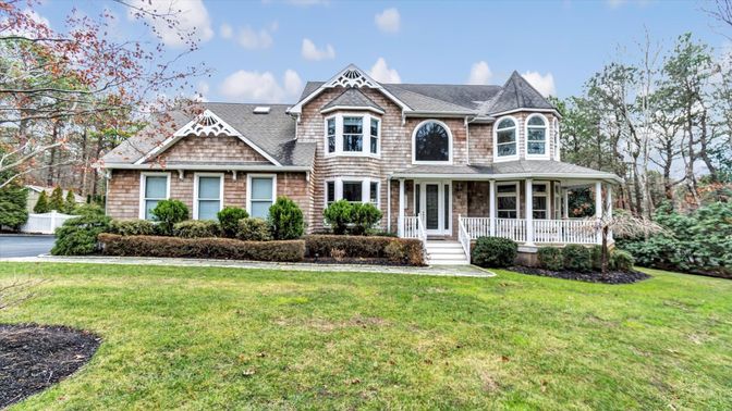 Backyard, Exterior, Facade, Queen Anne Victorian