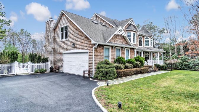 Attached, Exterior, Facade, Tudor Revival
