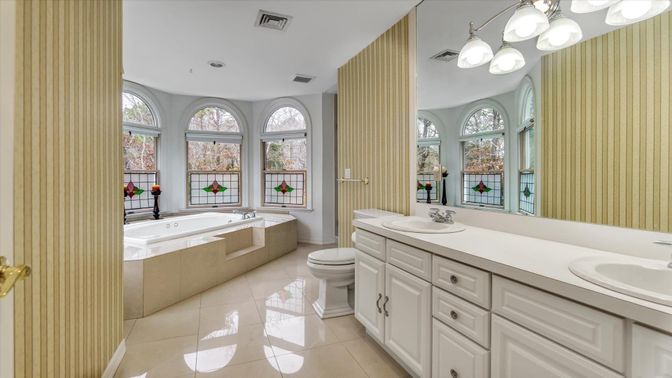 Bathroom, Dual Sink Vanities, Interior, Recessed Lighting