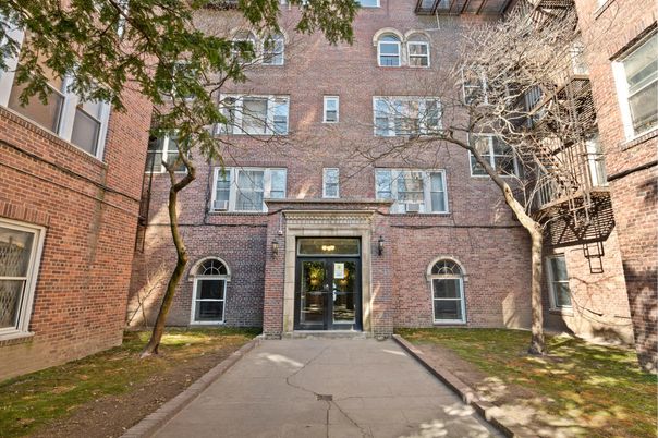 Exterior, Facade, Brick Facade, Rowhouse