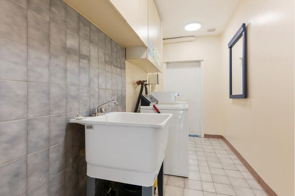 Bathroom, Interior, Recessed Lighting, Washer