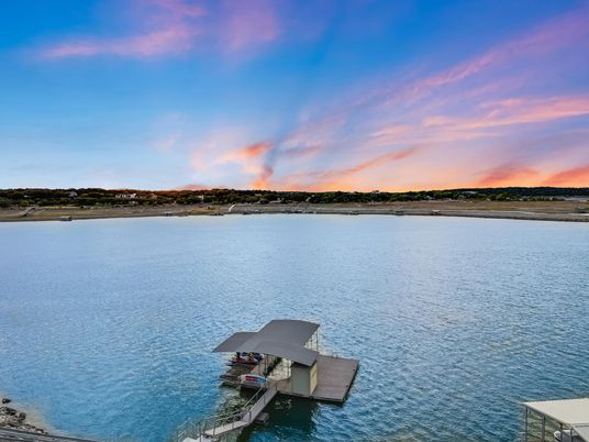 Exterior, Lake