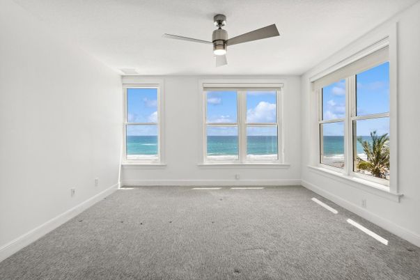 Empty room, Interior, Water