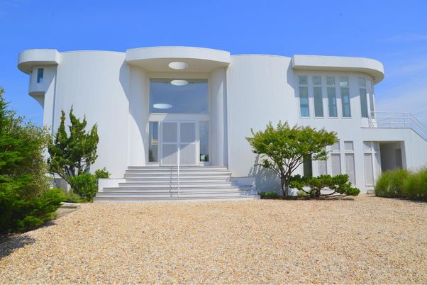 Exterior, Facade, Modern