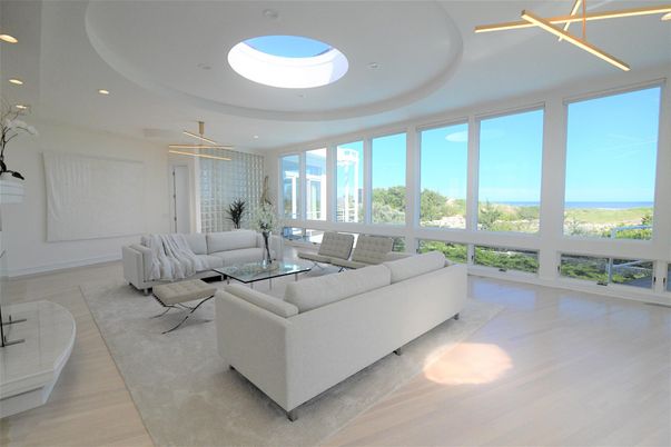 Interior, Living room, Pendant Lights, Recessed Lighting, Wood Texture Flooring
