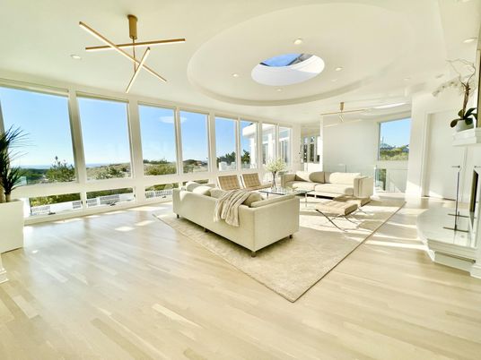 Interior, Living room, Pendant Lights, Recessed Lighting, Wood Texture Flooring