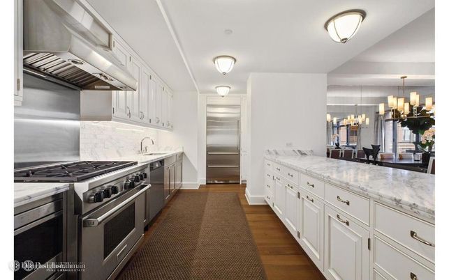 Chandelier, Dining room, Interior, Kitchen, Stainless Steel Appliances, Wood Texture Flooring