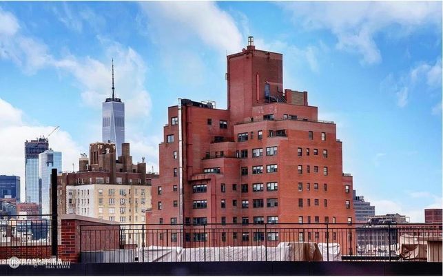 Exterior, Facade, Highrise