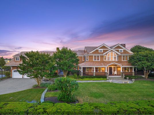 Attached, Backyard, Exterior, Facade, Queen Anne Victorian