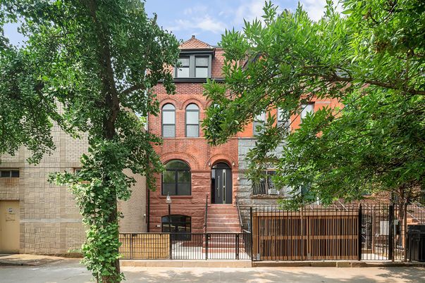 Exterior, Facade, Brick Facade, Rowhouse