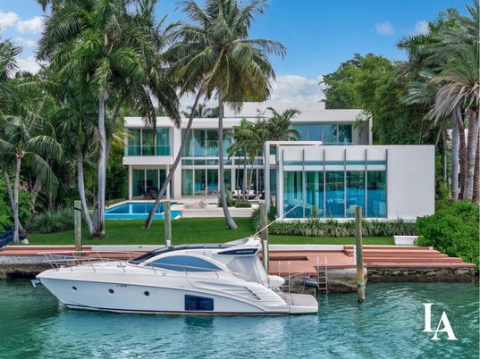 Exterior, Lake