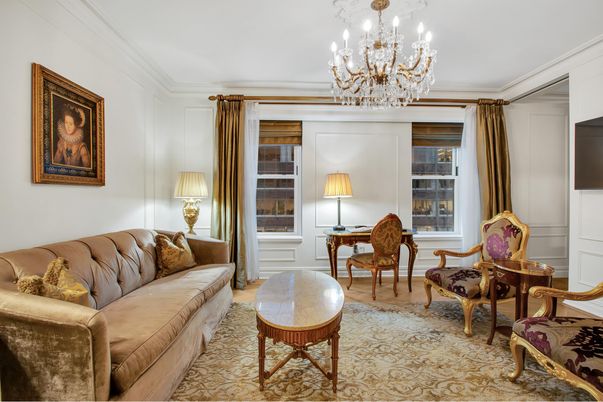 Chandelier, Interior, Living room