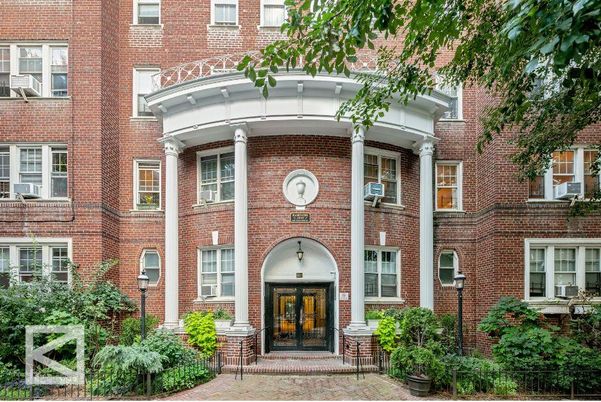 Exterior, Facade, Brick Facade, Rowhouse