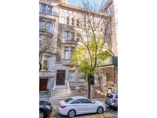 Exterior, Facade, Brownstone
