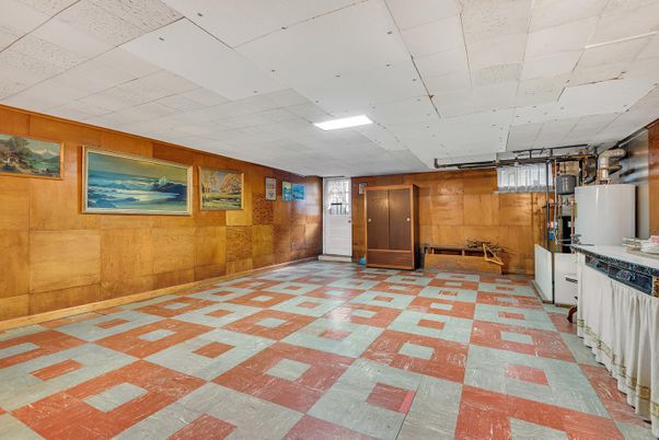 Empty room, Interior, Recessed Lighting, Wooden Walls