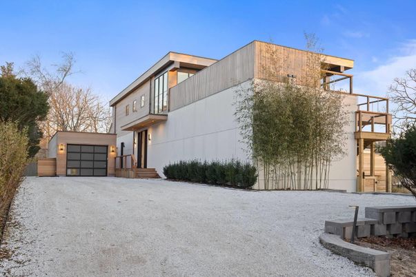 Attached, Exterior, Facade, Modern