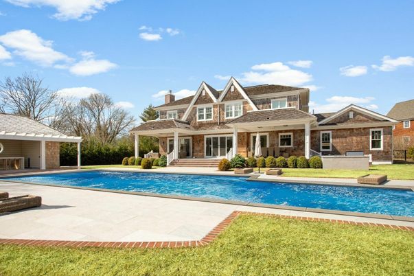 Exterior, Facade, Pool, Queen Anne Victorian